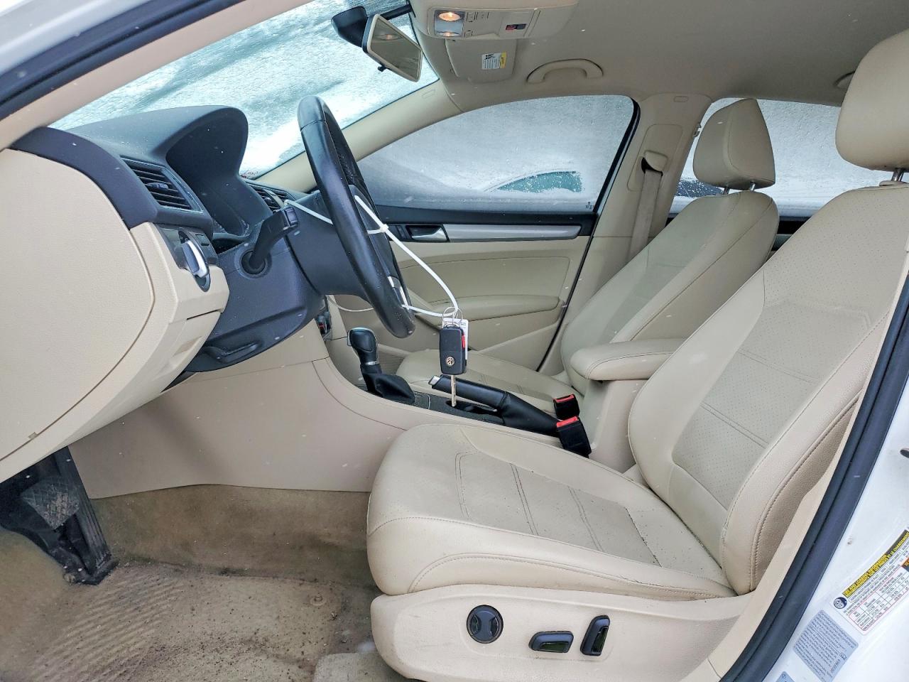 2015 VOLKSWAGEN PASSAT S photo 7