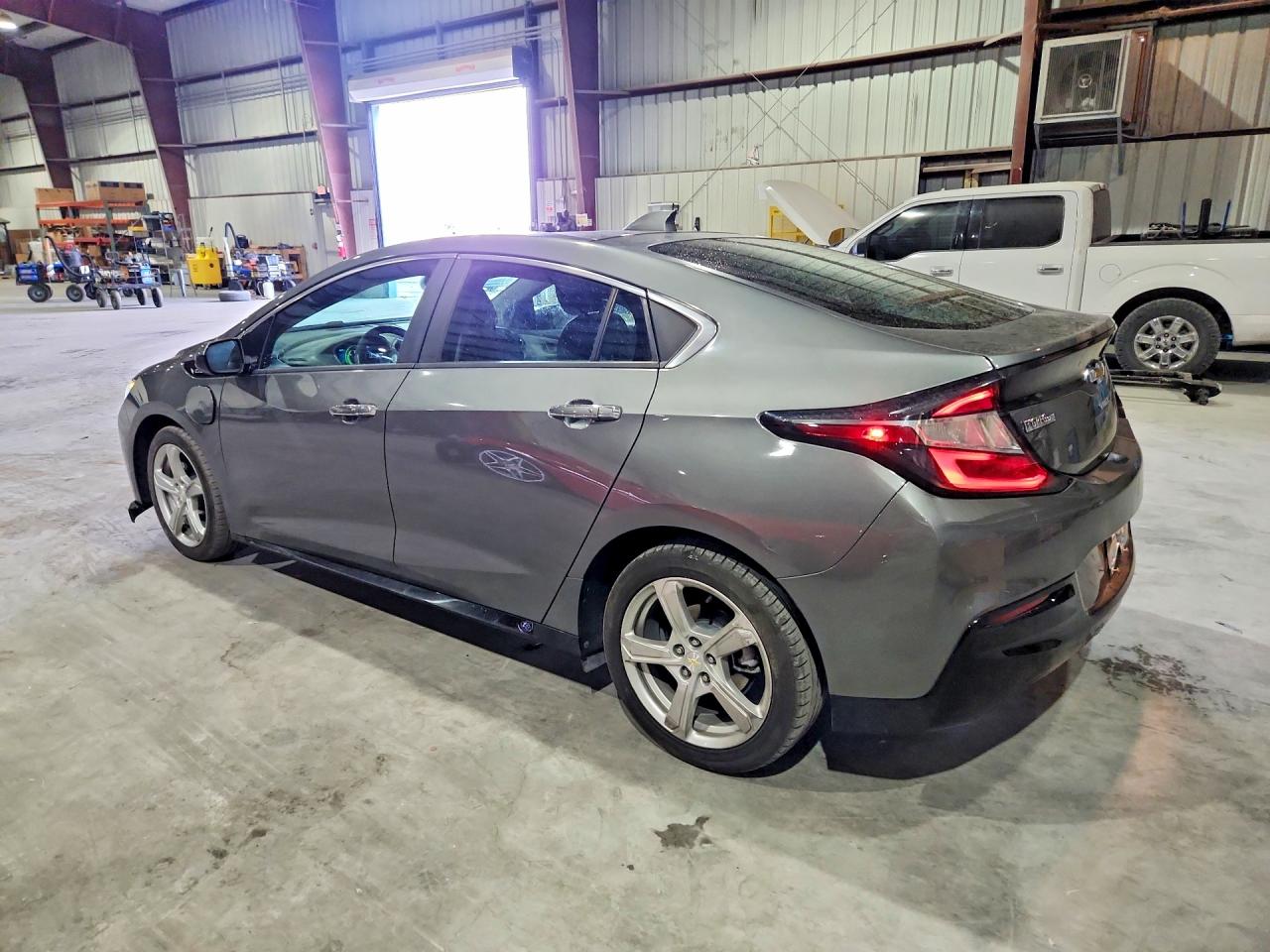 2017 CHEVROLET VOLT LT photo 4
