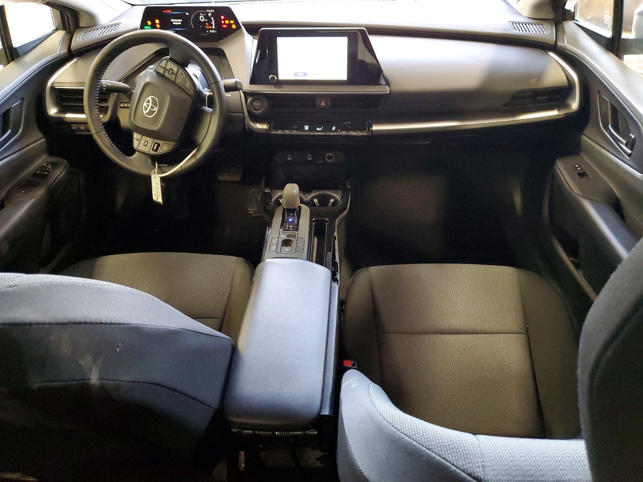 2025 TOYOTA PRIUS LE photo 8