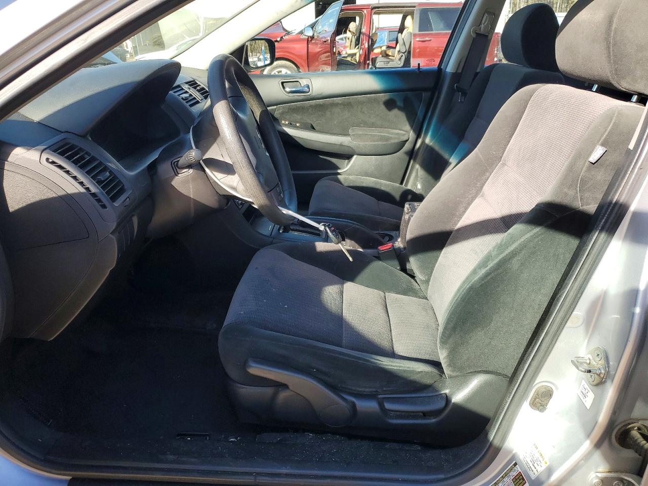 2005 HONDA ACCORD LX photo 19