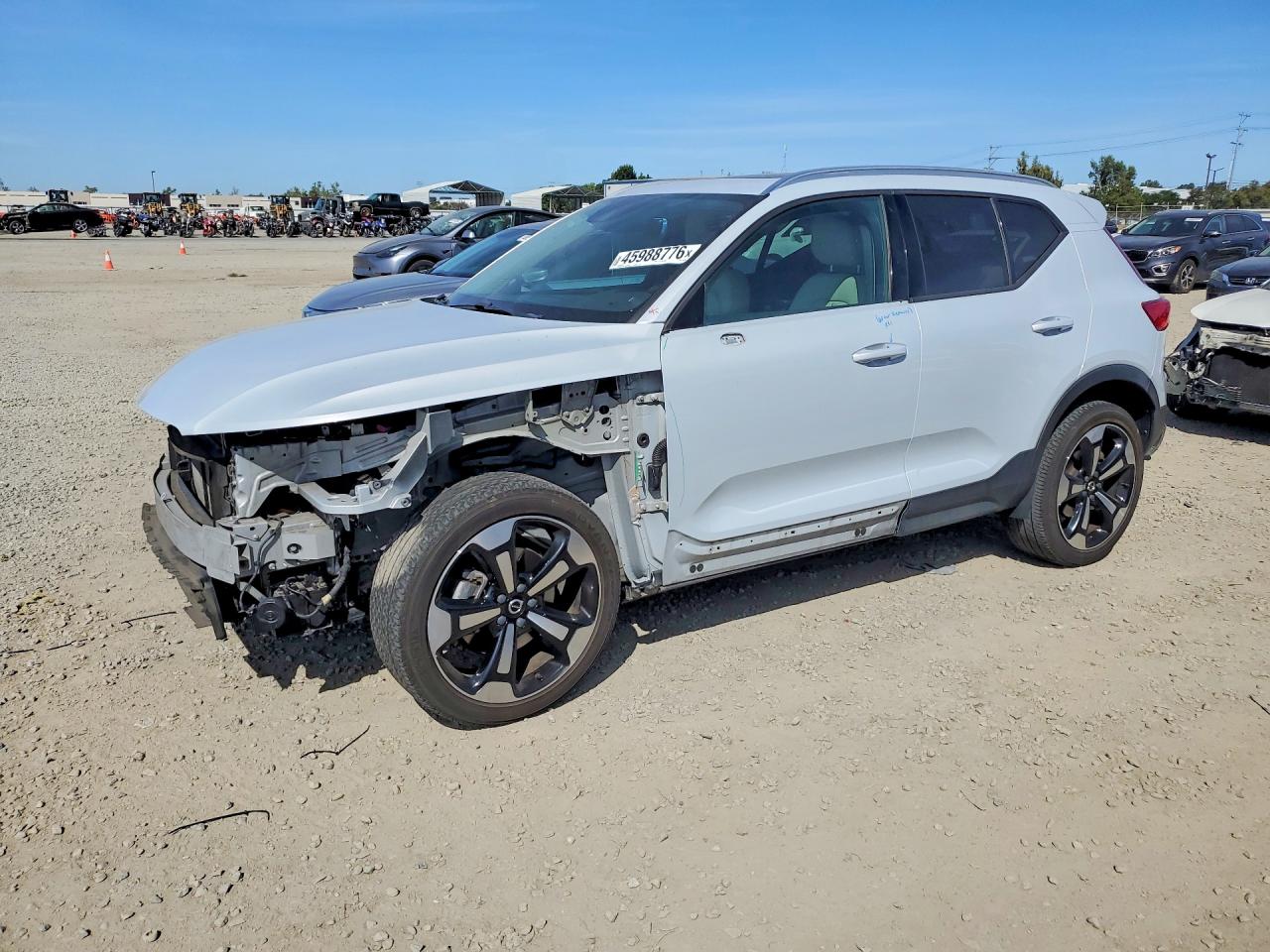 2020 VOLVO XC40