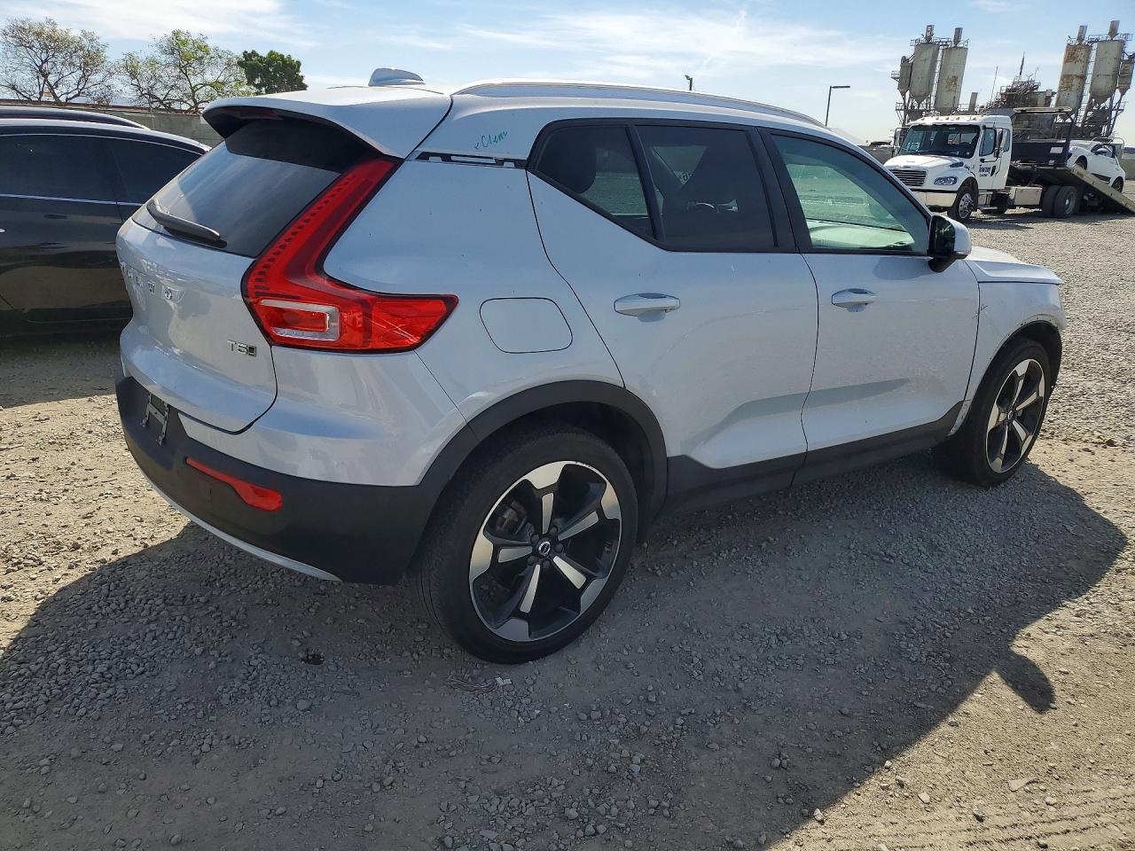 2020 VOLVO XC40 T5 MOMENTUM photo 3