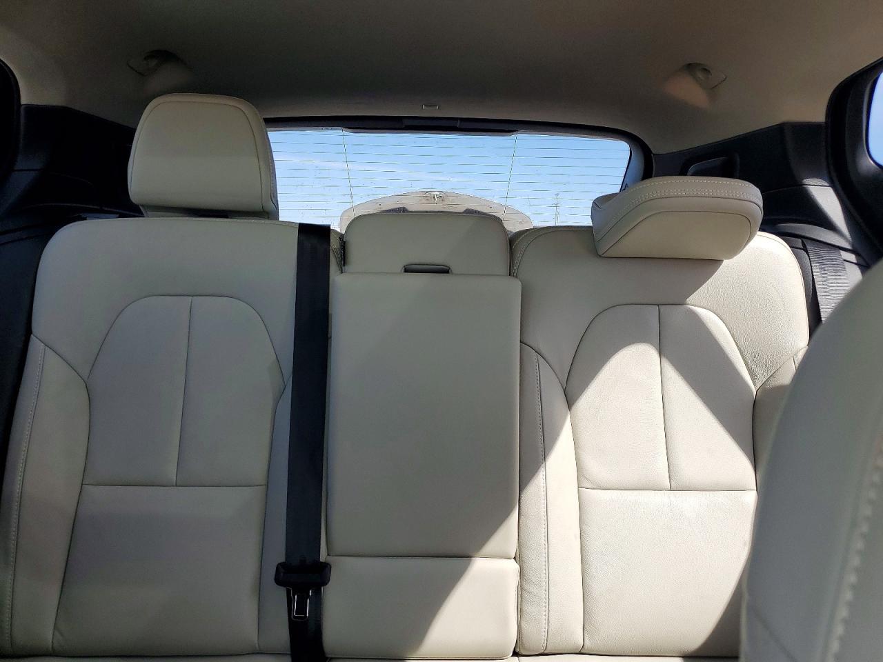 2020 VOLVO XC40 T5 MOMENTUM photo 10