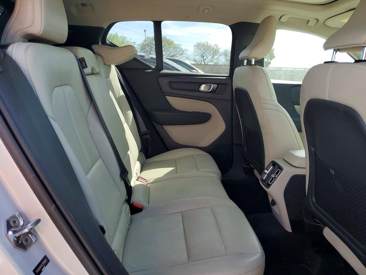 2020 VOLVO XC40 T5 MOMENTUM photo 11