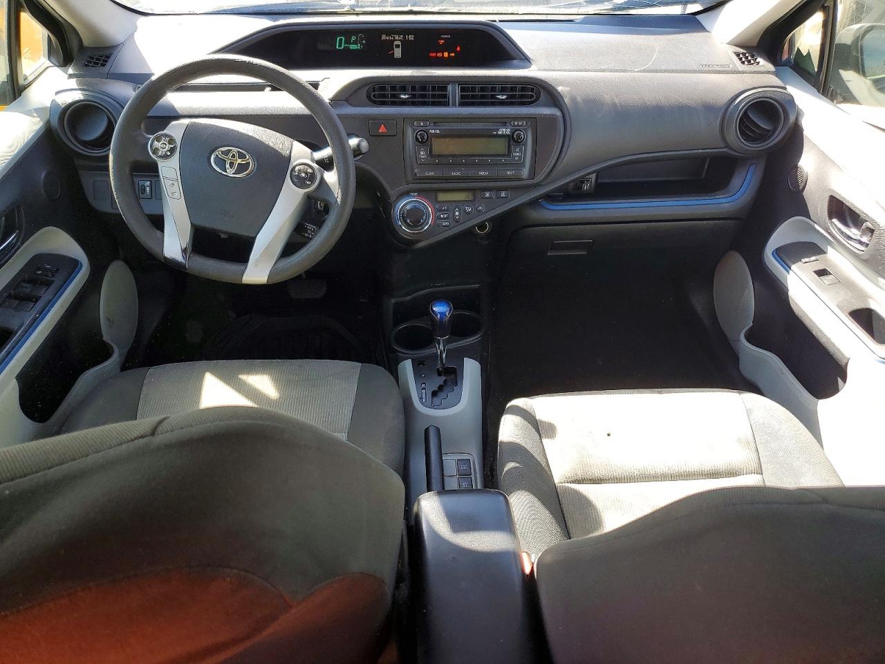 2013 TOYOTA PRIUS C TWO photo 8