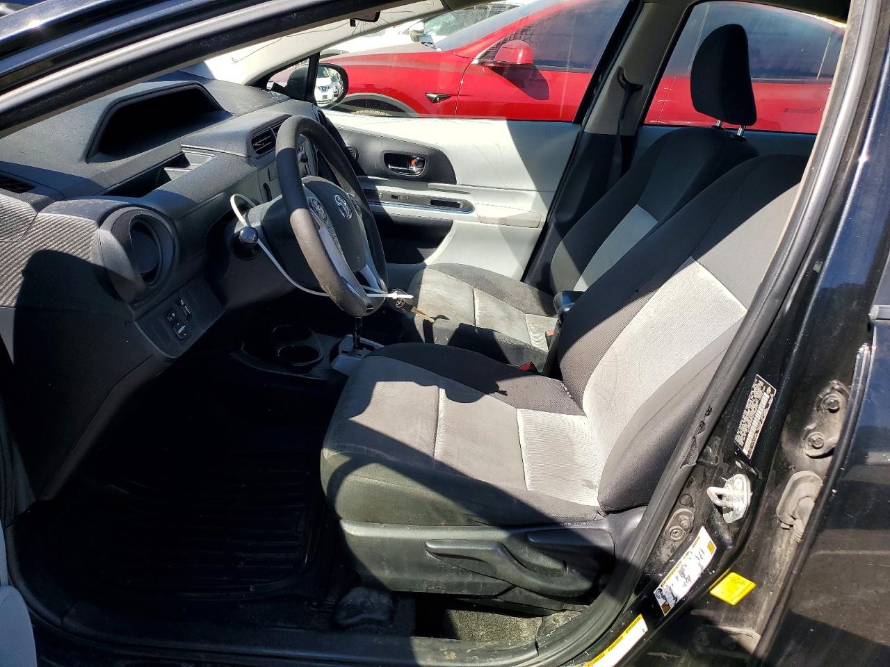 2013 TOYOTA PRIUS C TWO photo 7