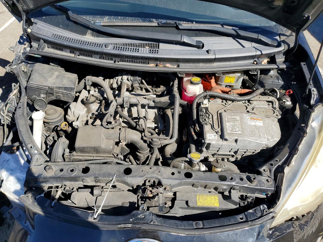 2013 TOYOTA PRIUS C TWO photo 11