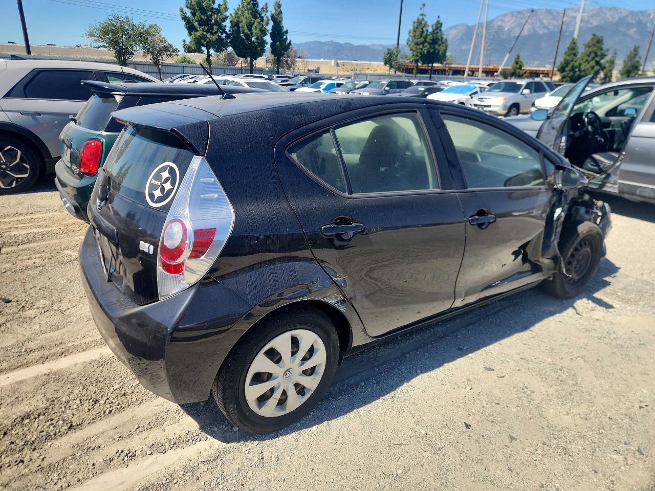 2013 TOYOTA PRIUS C TWO photo 3