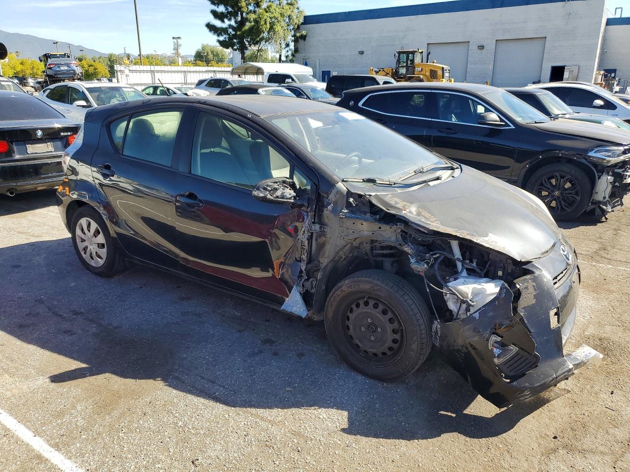 2013 TOYOTA PRIUS C TWO photo 4