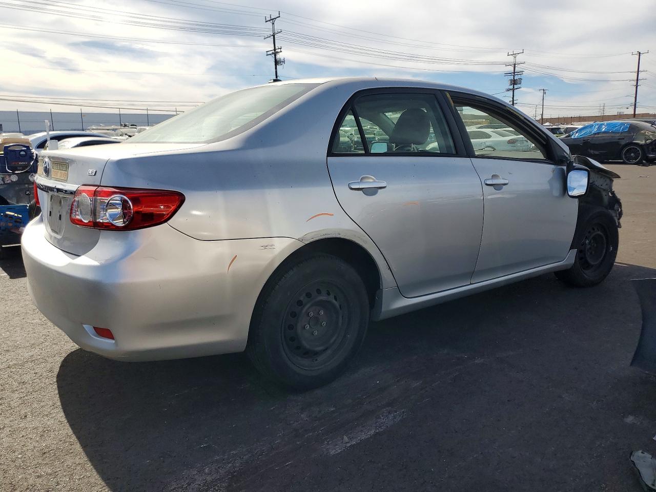 2011 TOYOTA COROLLA LE photo 5