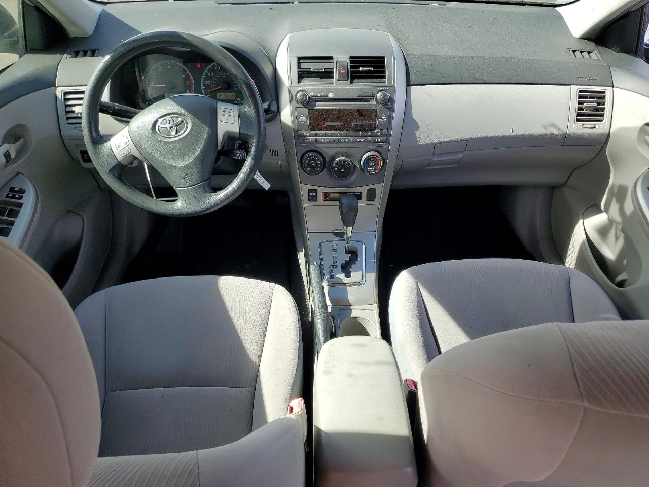 2011 TOYOTA COROLLA LE photo 15