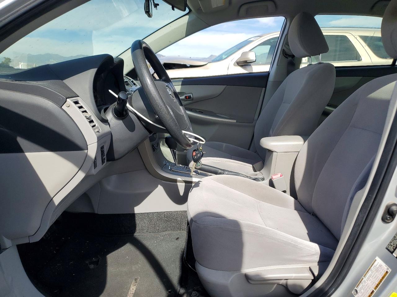 2011 TOYOTA COROLLA LE photo 13