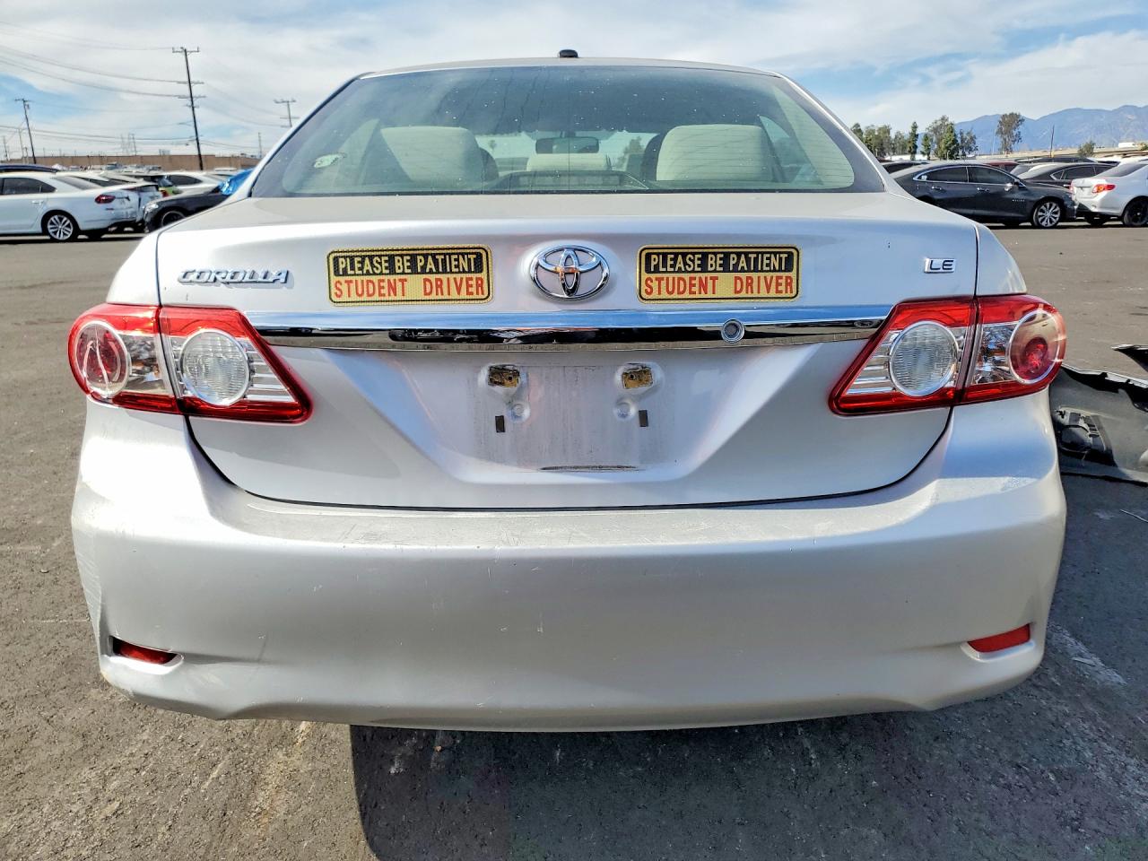 2011 TOYOTA COROLLA LE photo 11