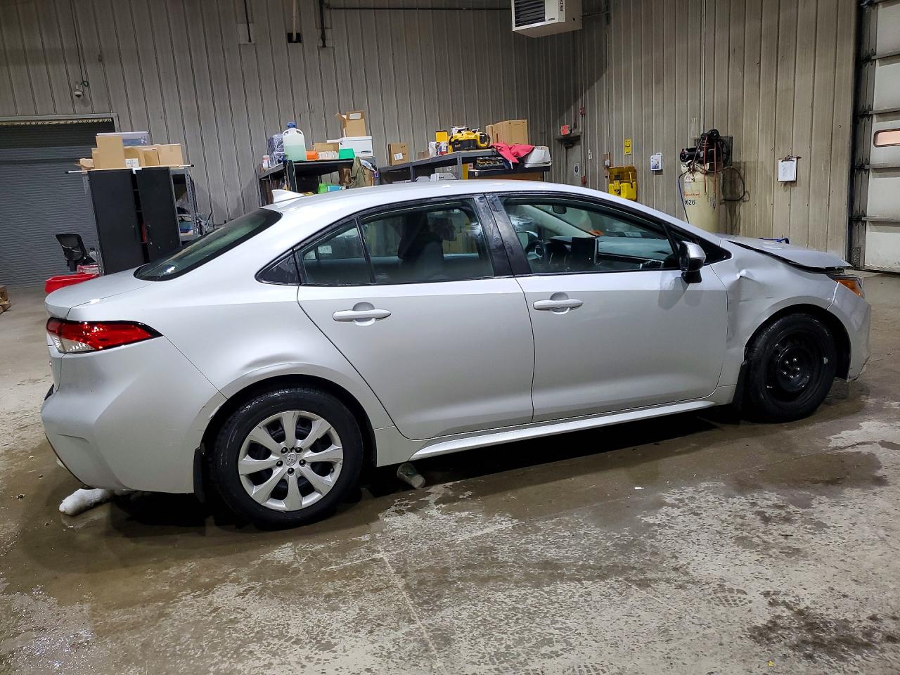 2021 TOYOTA COROLLA LE photo 3