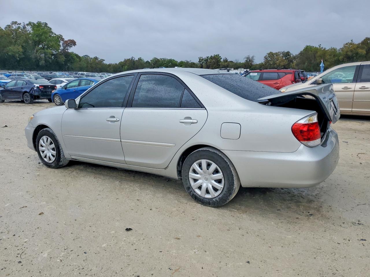 2005 TOYOTA CAMRY LE photo 3
