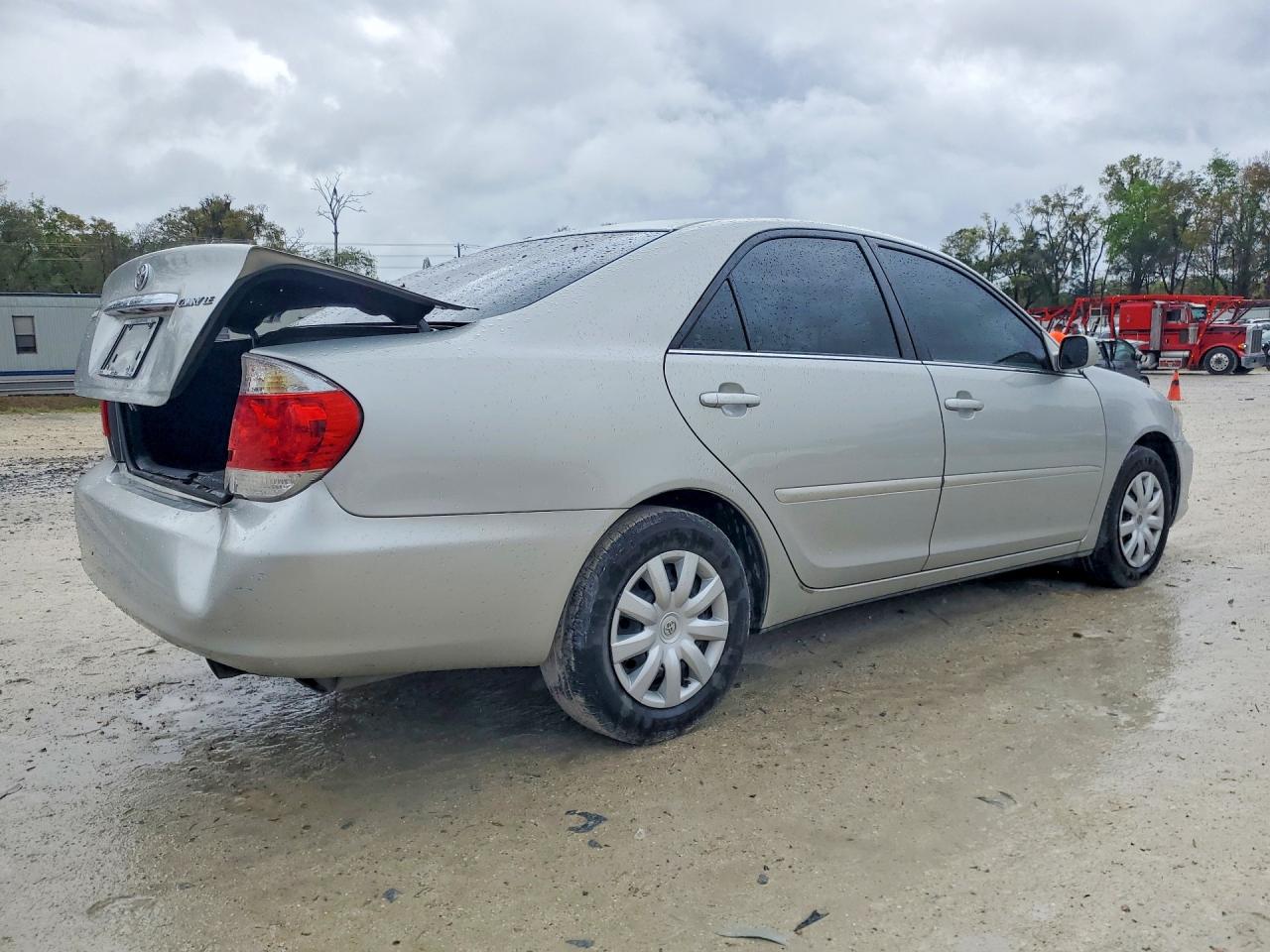 2005 TOYOTA CAMRY LE photo 5