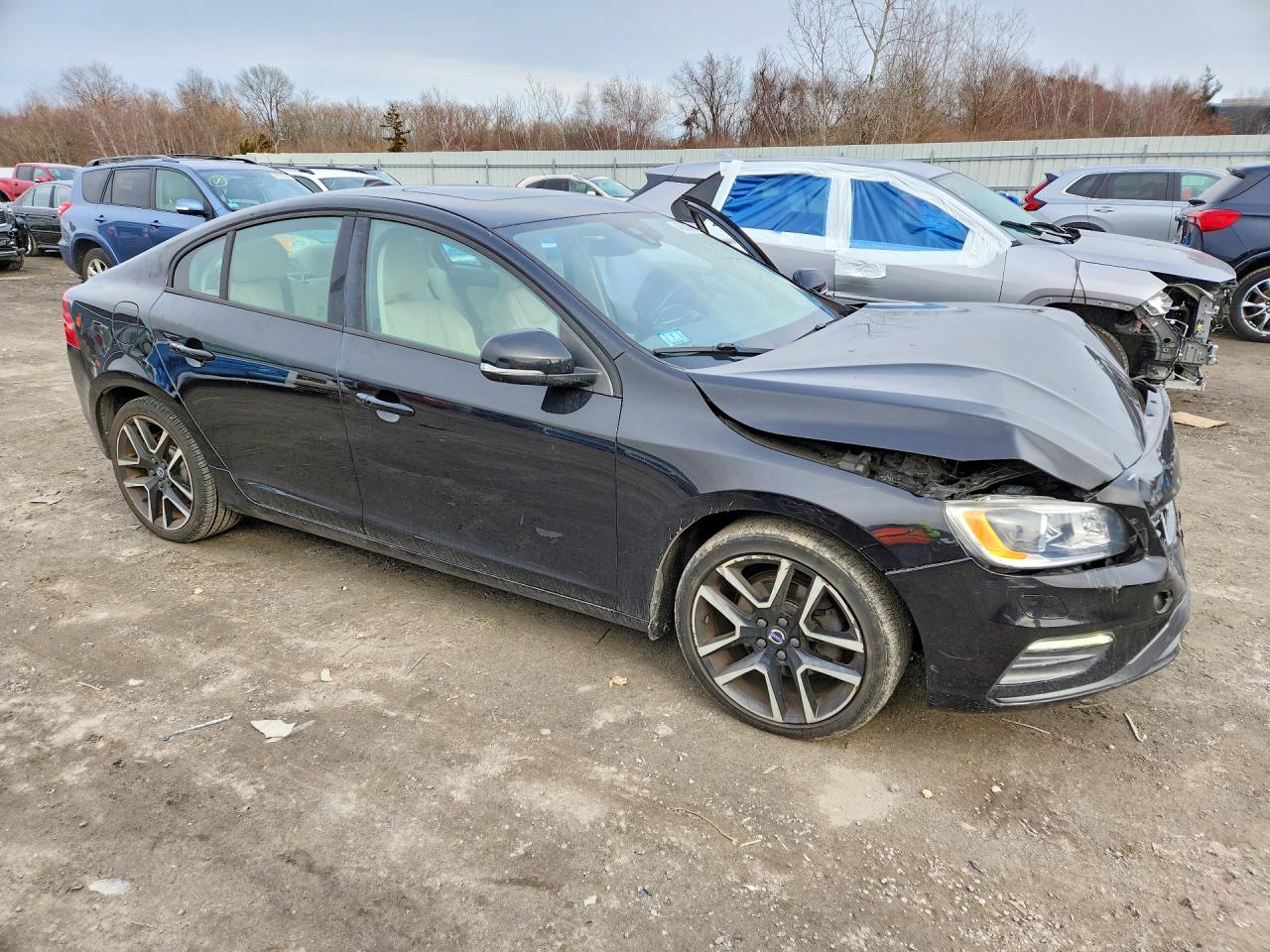 2017 VOLVO S60 photo 7