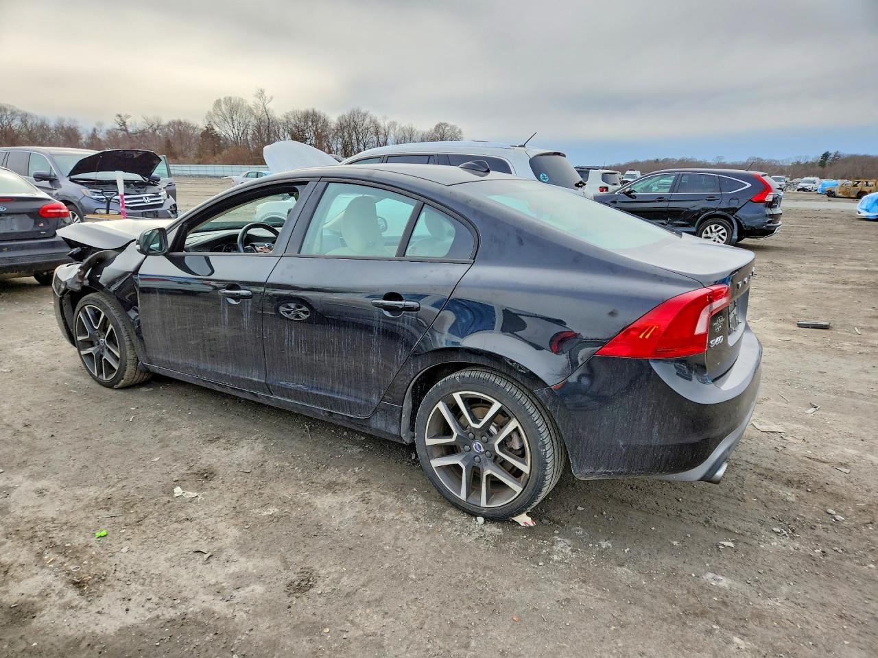 2017 VOLVO S60 photo 3