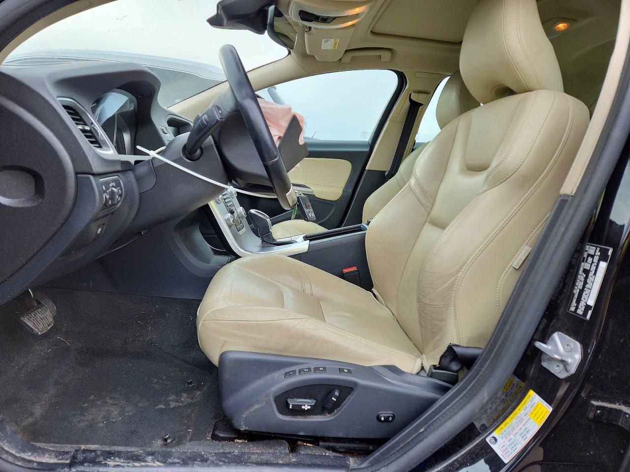 2017 VOLVO S60 photo 13