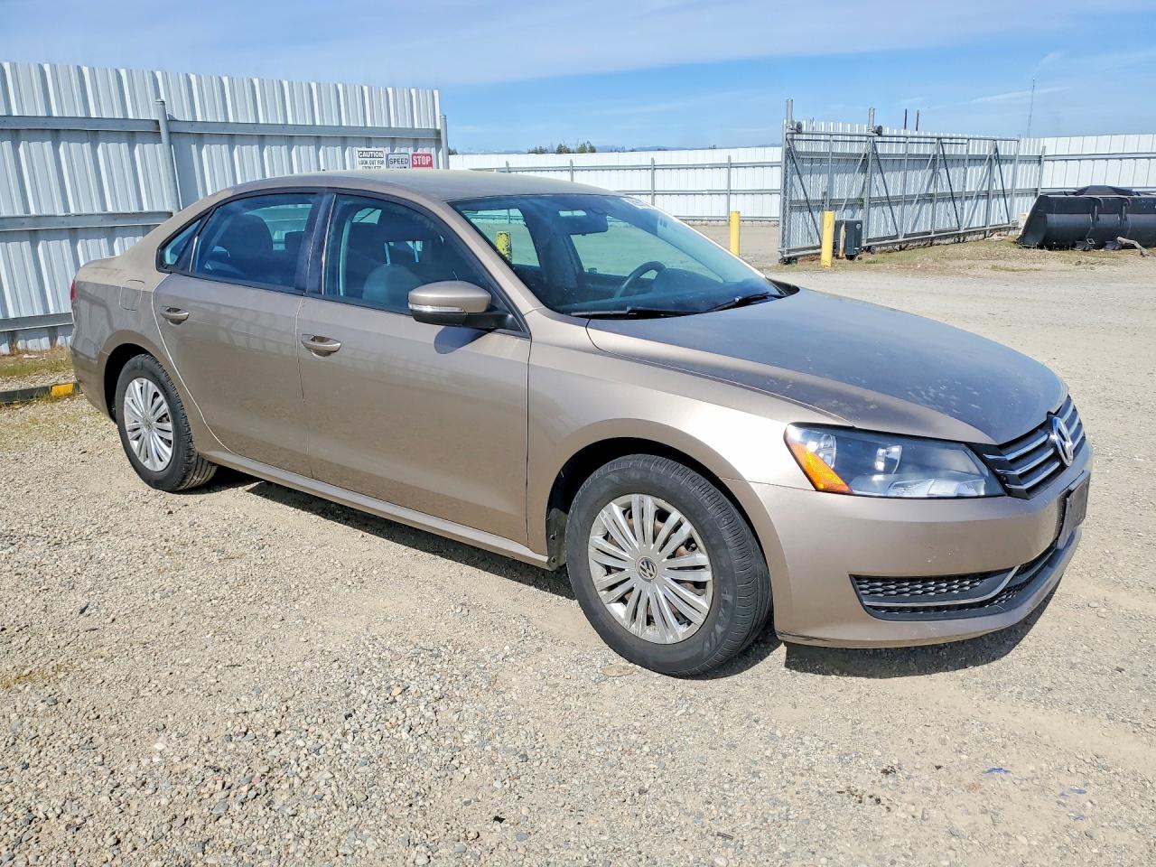 2015 VOLKSWAGEN PASSAT S photo 4