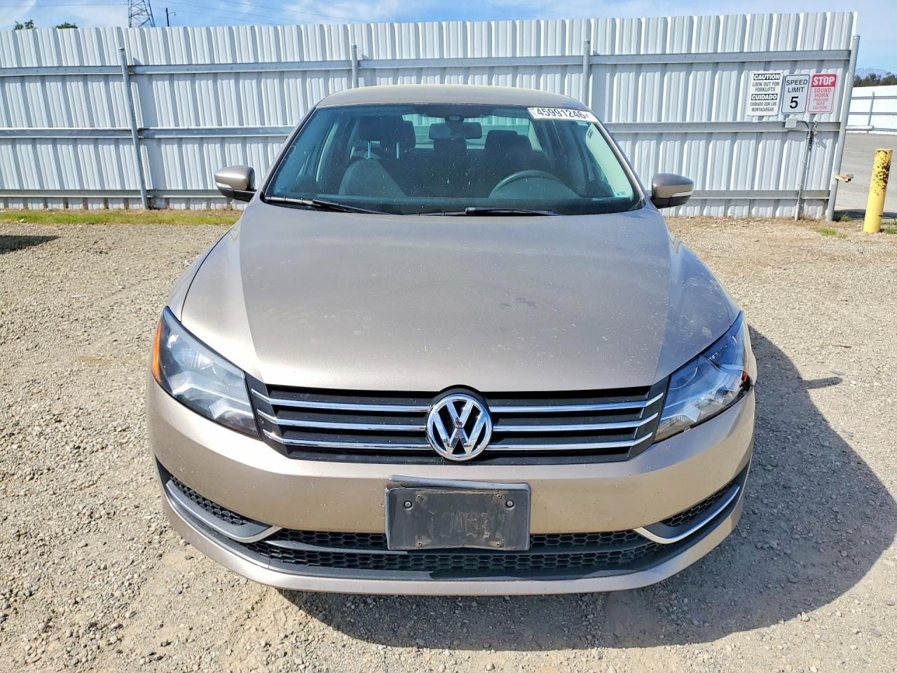 2015 VOLKSWAGEN PASSAT S photo 5