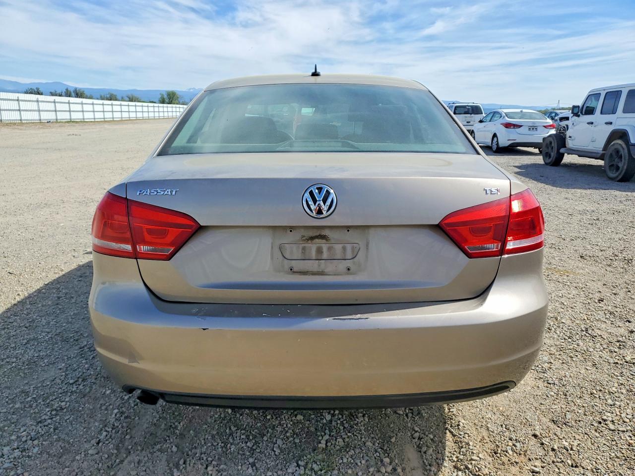 2015 VOLKSWAGEN PASSAT S photo 6