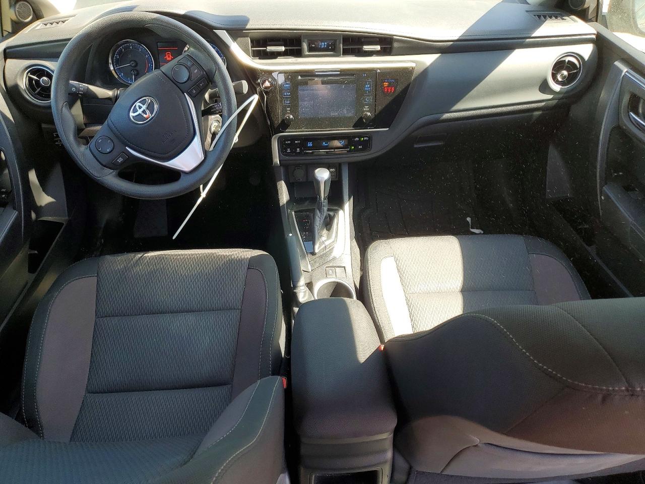 2019 TOYOTA COROLLA LE photo 22