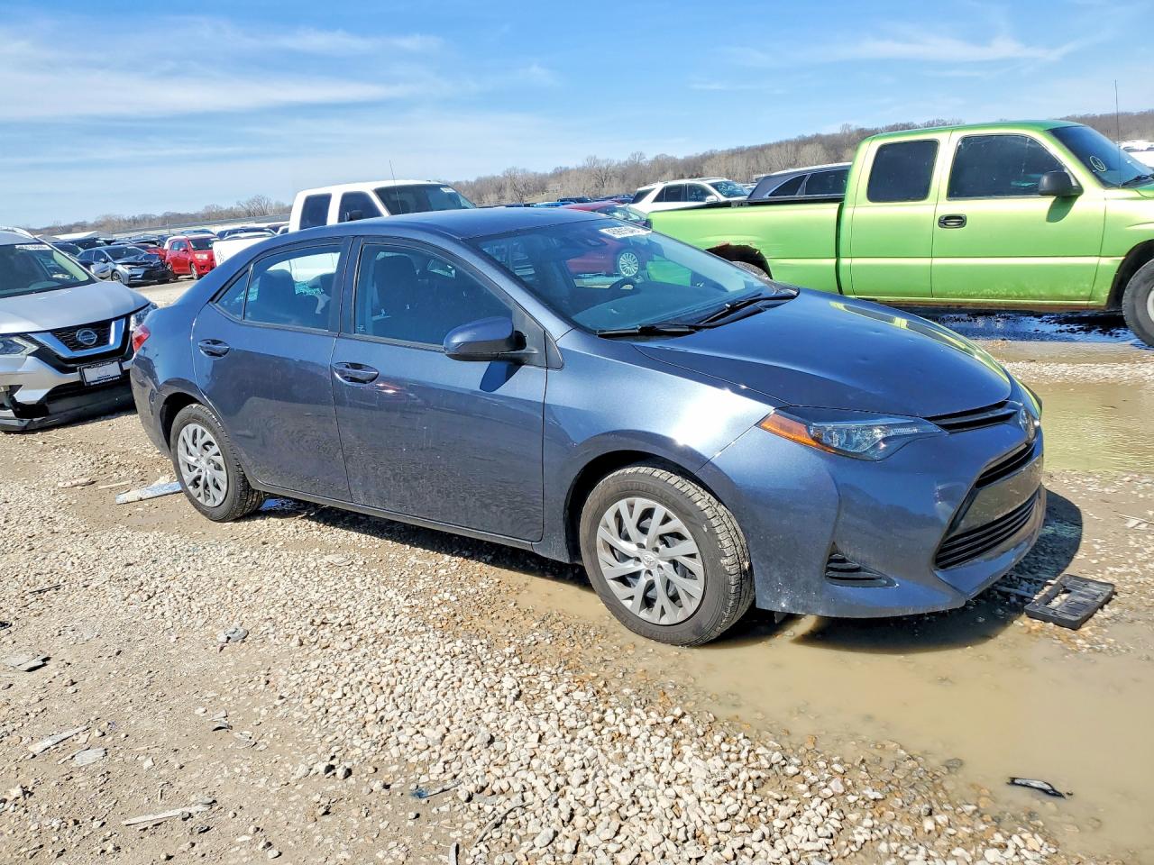 2019 TOYOTA COROLLA LE photo 10
