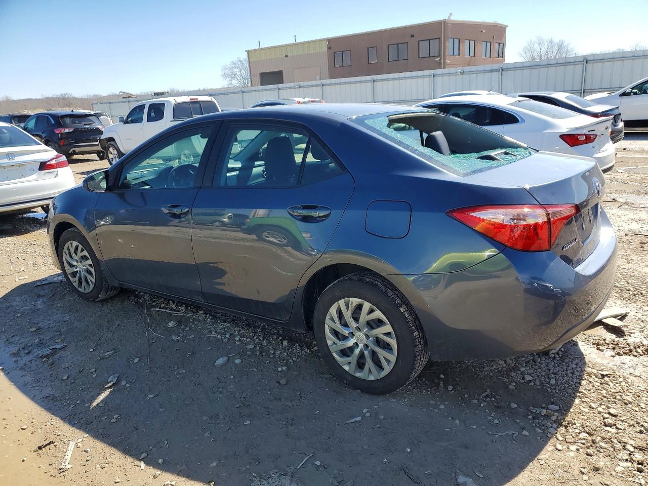 2019 TOYOTA COROLLA LE photo 4