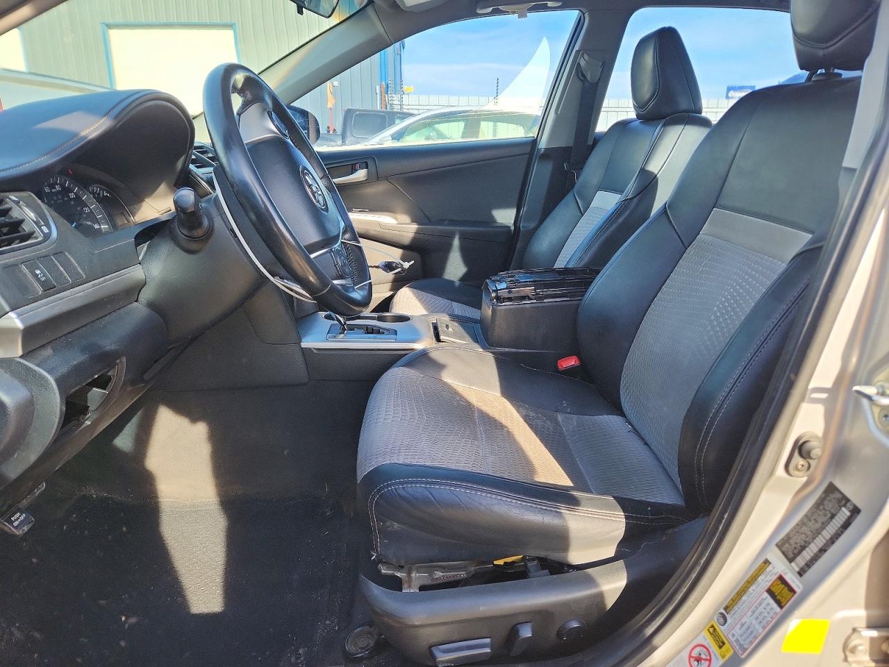 2012 TOYOTA CAMRY SE photo 19