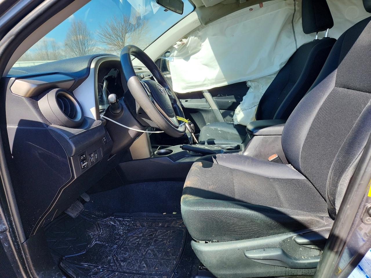 2015 TOYOTA RAV4 LE photo 7