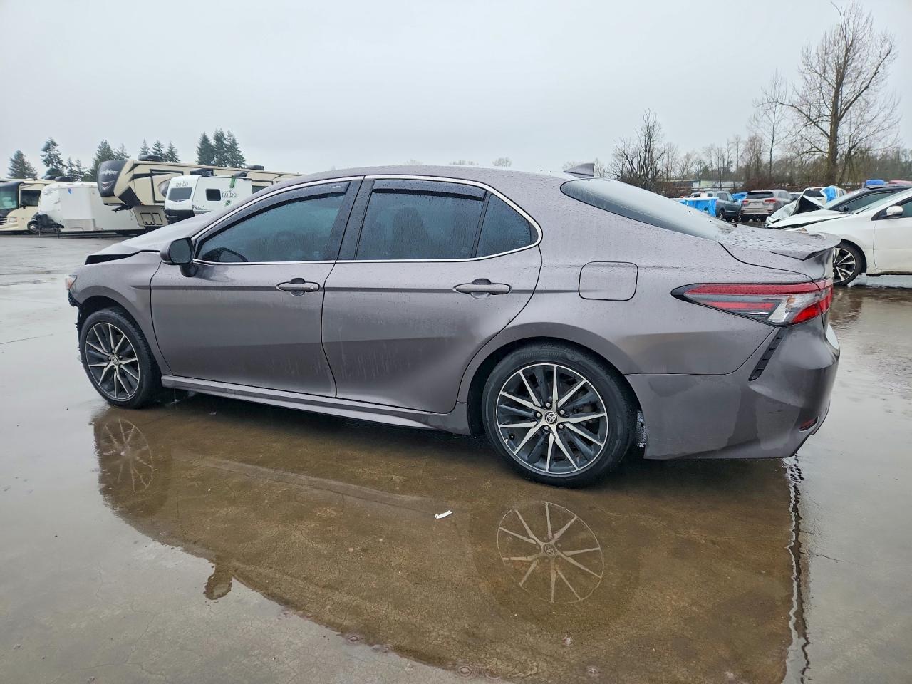 2022 TOYOTA CAMRY SE photo 3