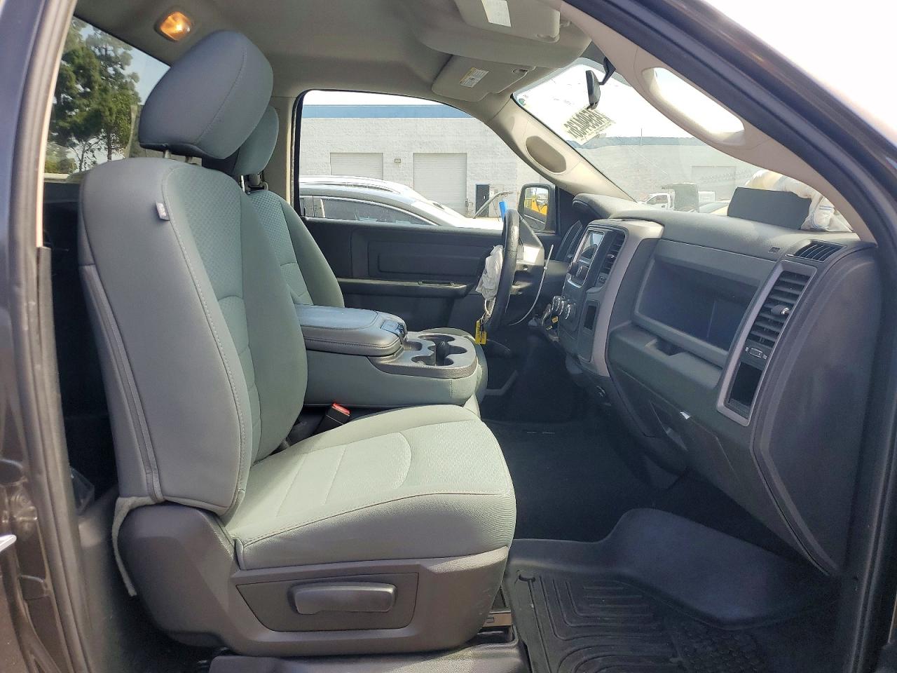 2017 RAM 1500 ST photo 10