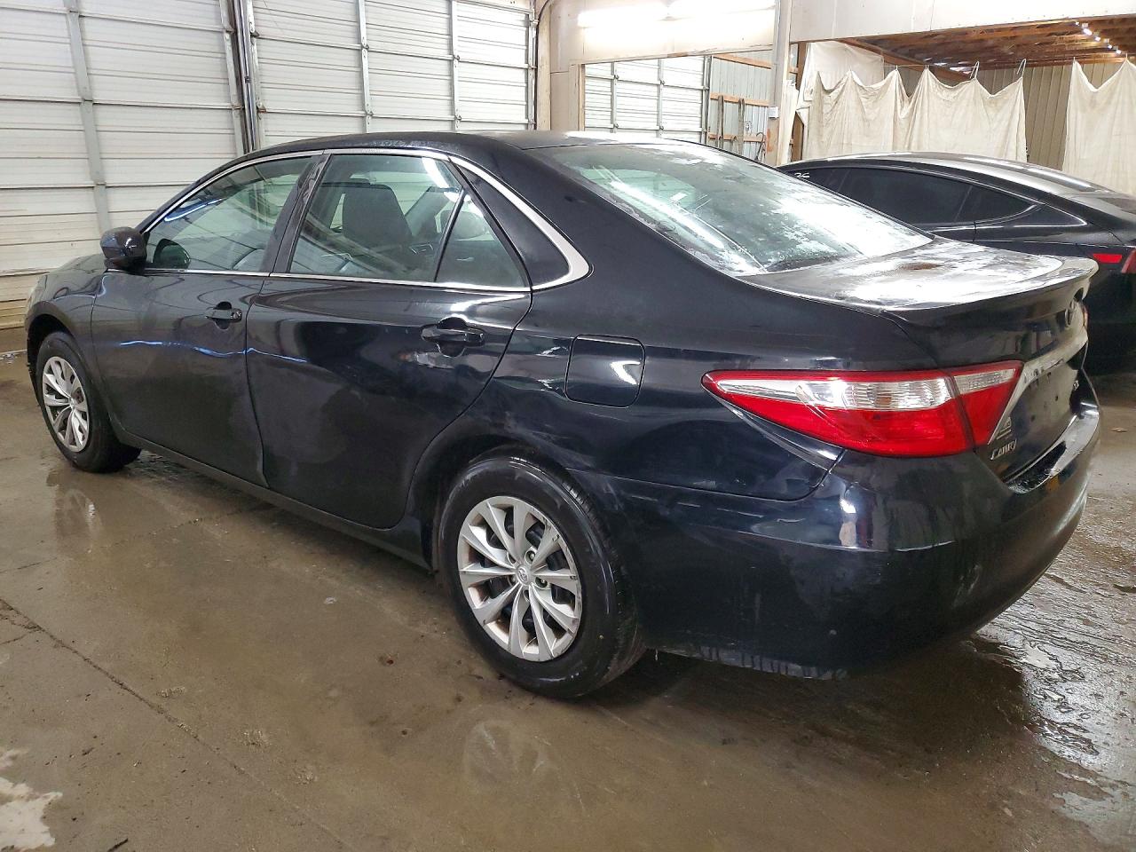 2016 TOYOTA CAMRY LE photo 2