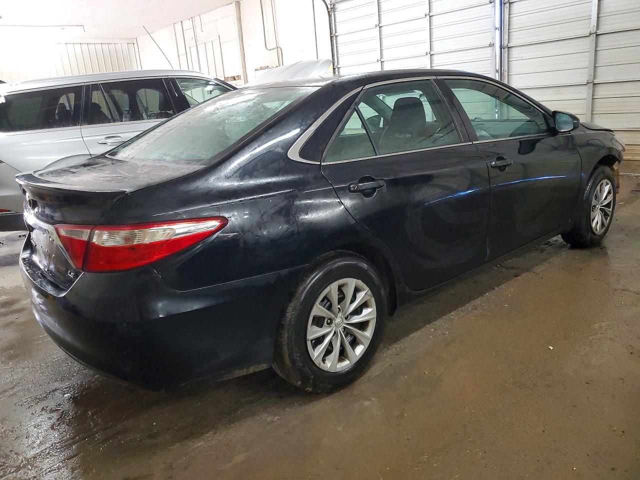 2016 TOYOTA CAMRY LE photo 3