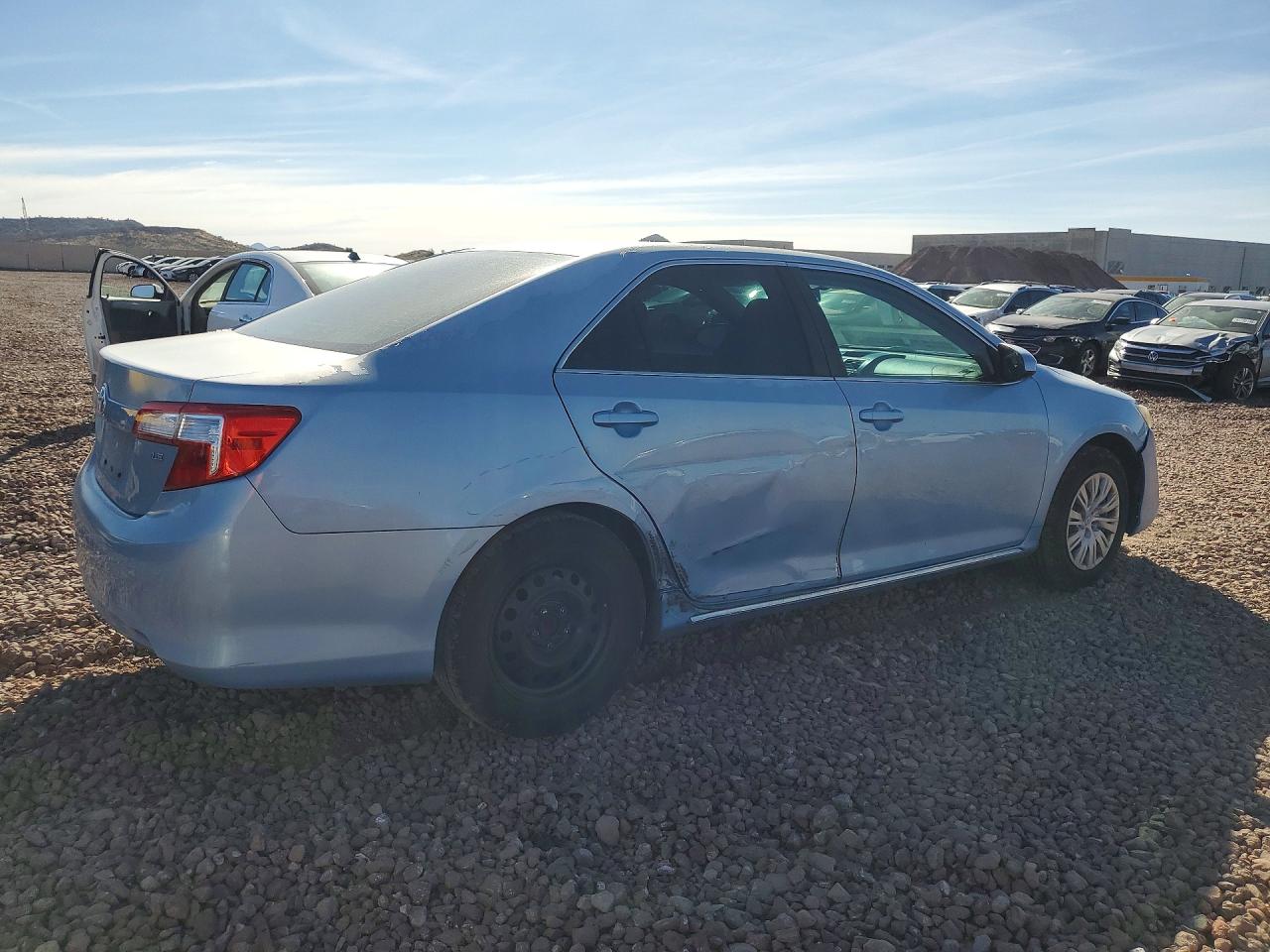 2012 TOYOTA CAMRY LE photo 3