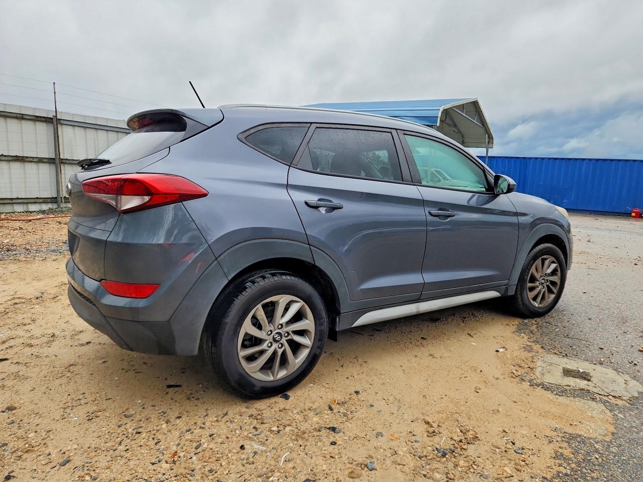 2017 HYUNDAI TUCSON SE photo 3