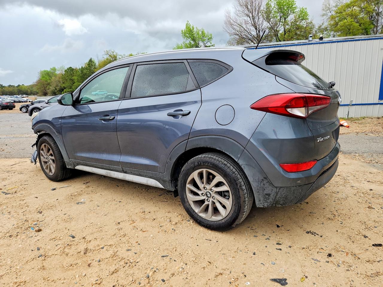 2017 HYUNDAI TUCSON SE photo 2