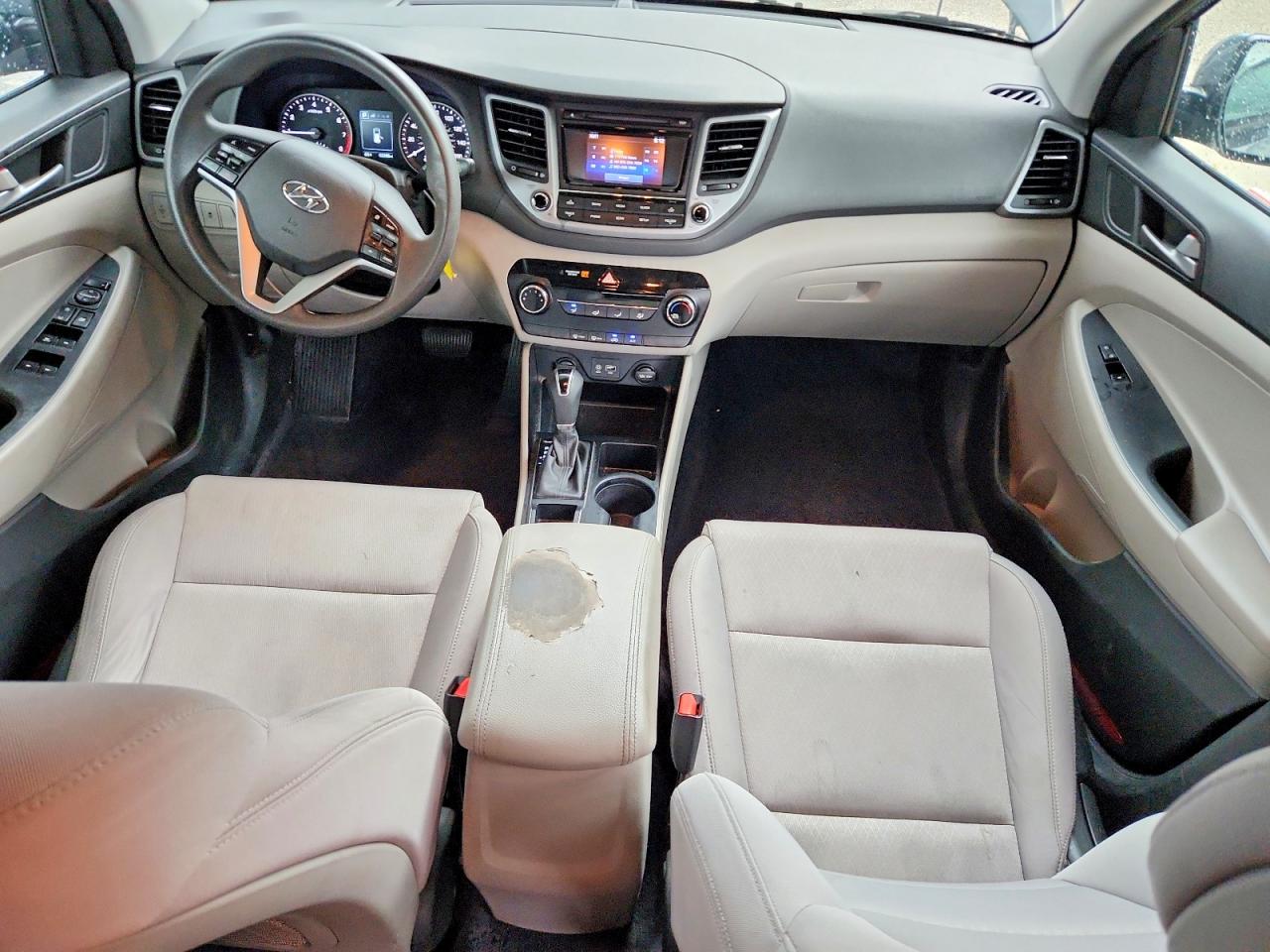 2017 HYUNDAI TUCSON SE photo 8