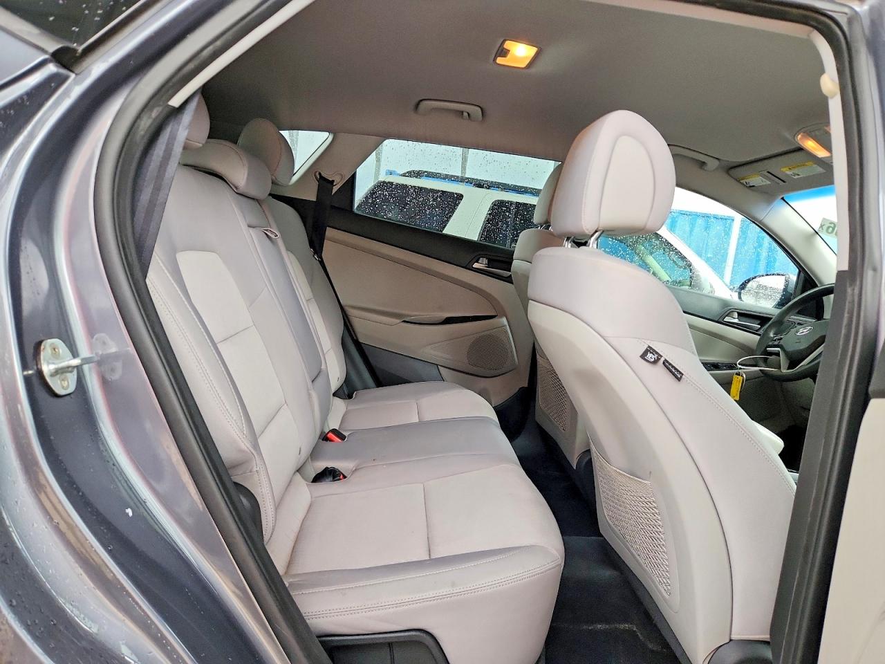 2017 HYUNDAI TUCSON SE photo 11