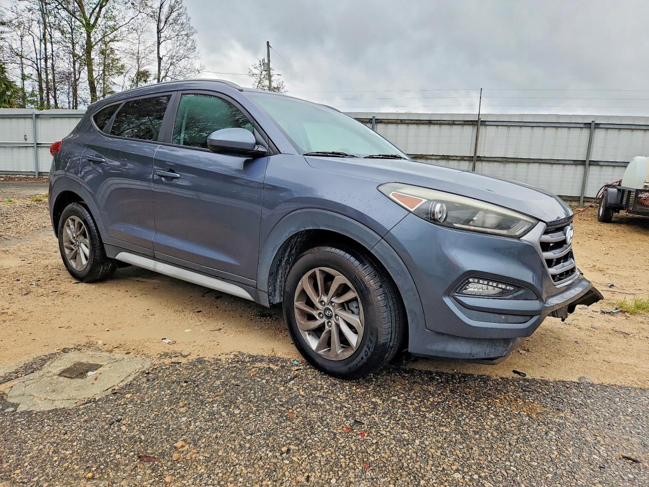 2017 HYUNDAI TUCSON SE photo 4