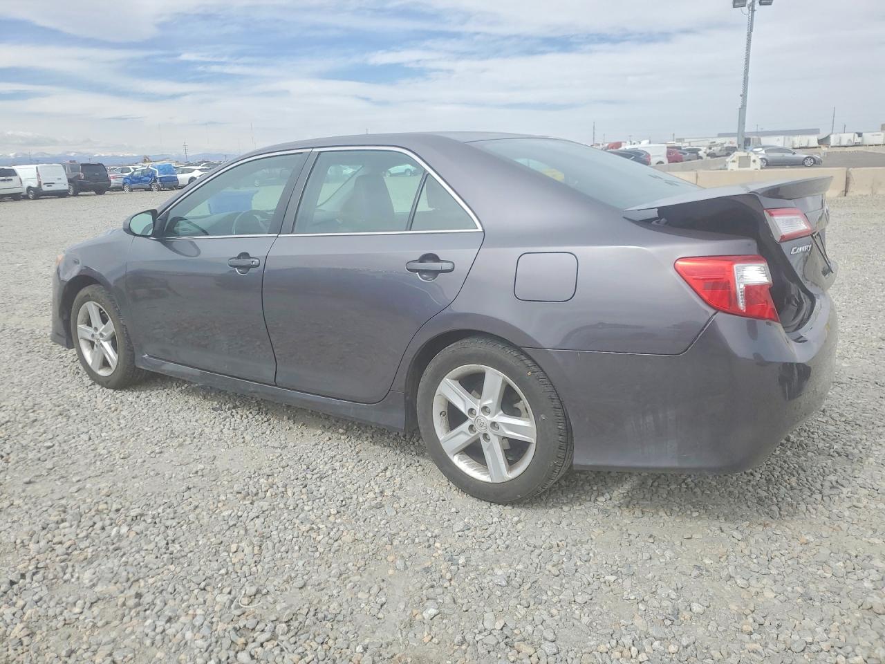 2014 TOYOTA CAMRY SE photo 2