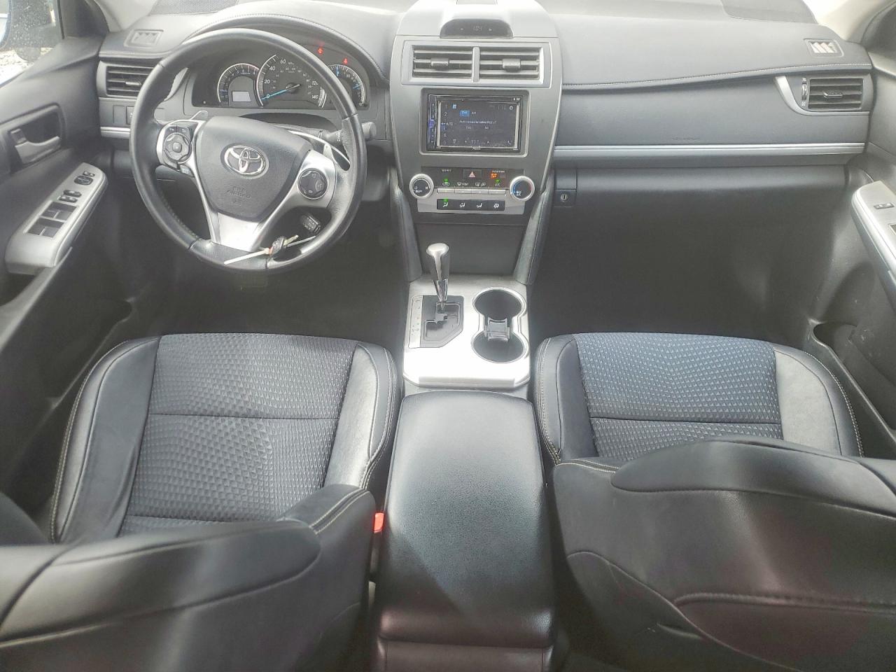 2014 TOYOTA CAMRY SE photo 8