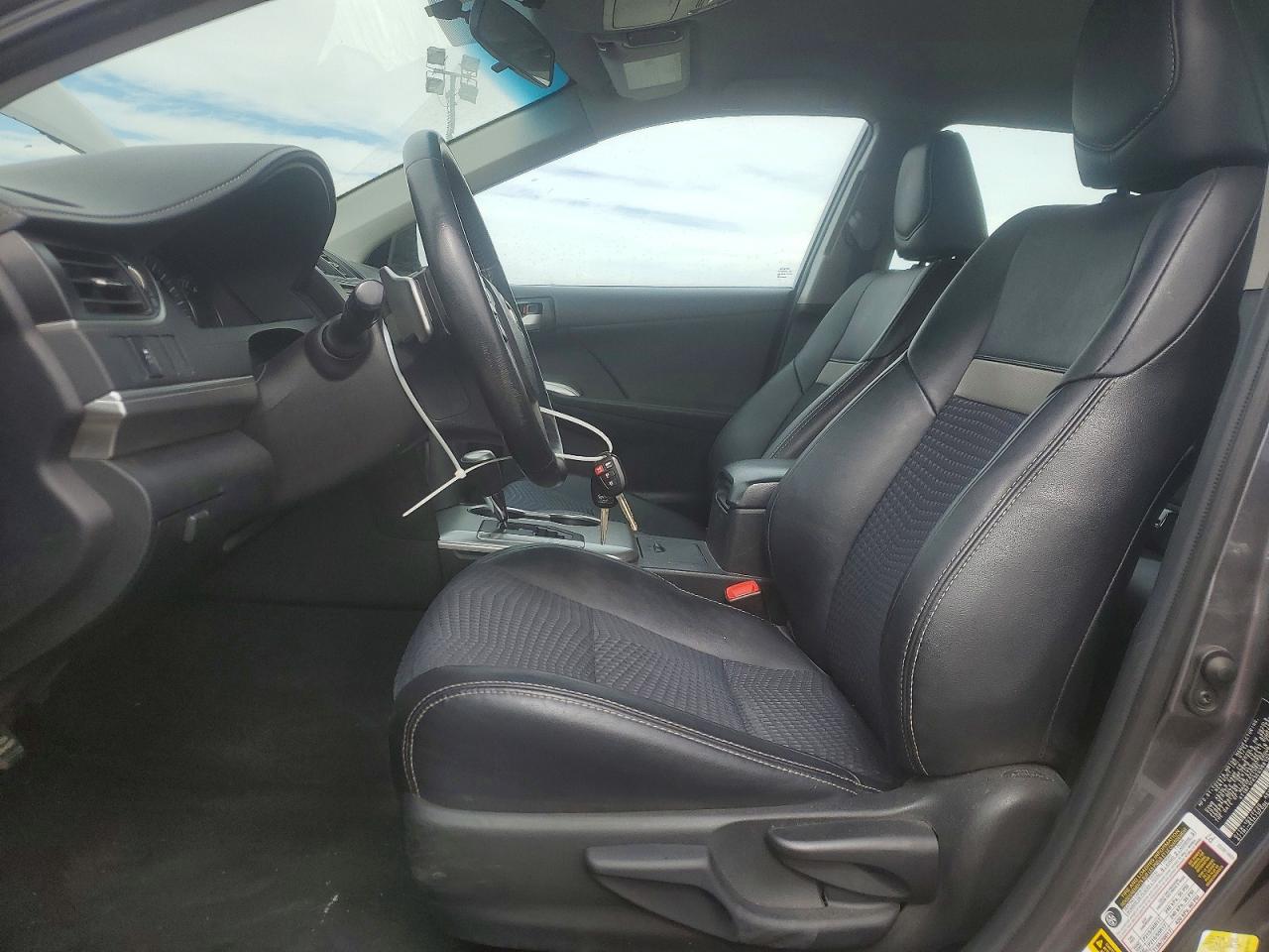 2014 TOYOTA CAMRY SE photo 7