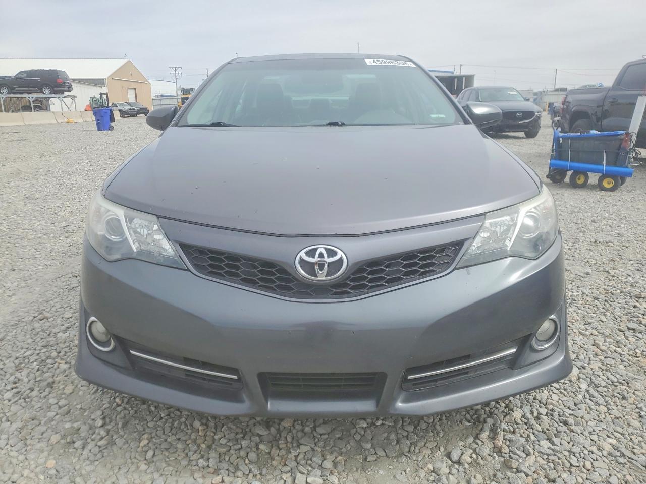 2014 TOYOTA CAMRY SE photo 5