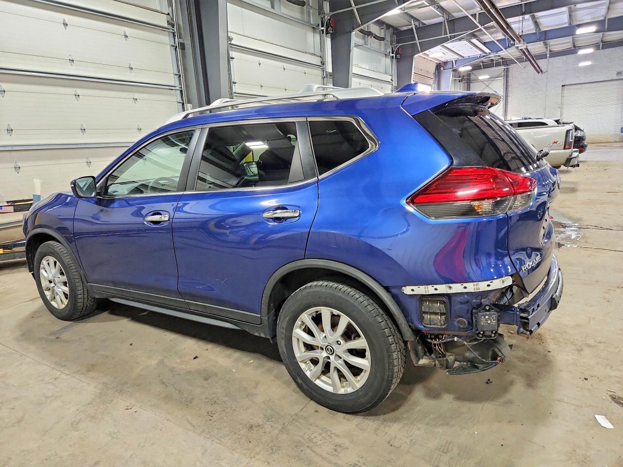 2017 NISSAN ROGUE SV photo 2