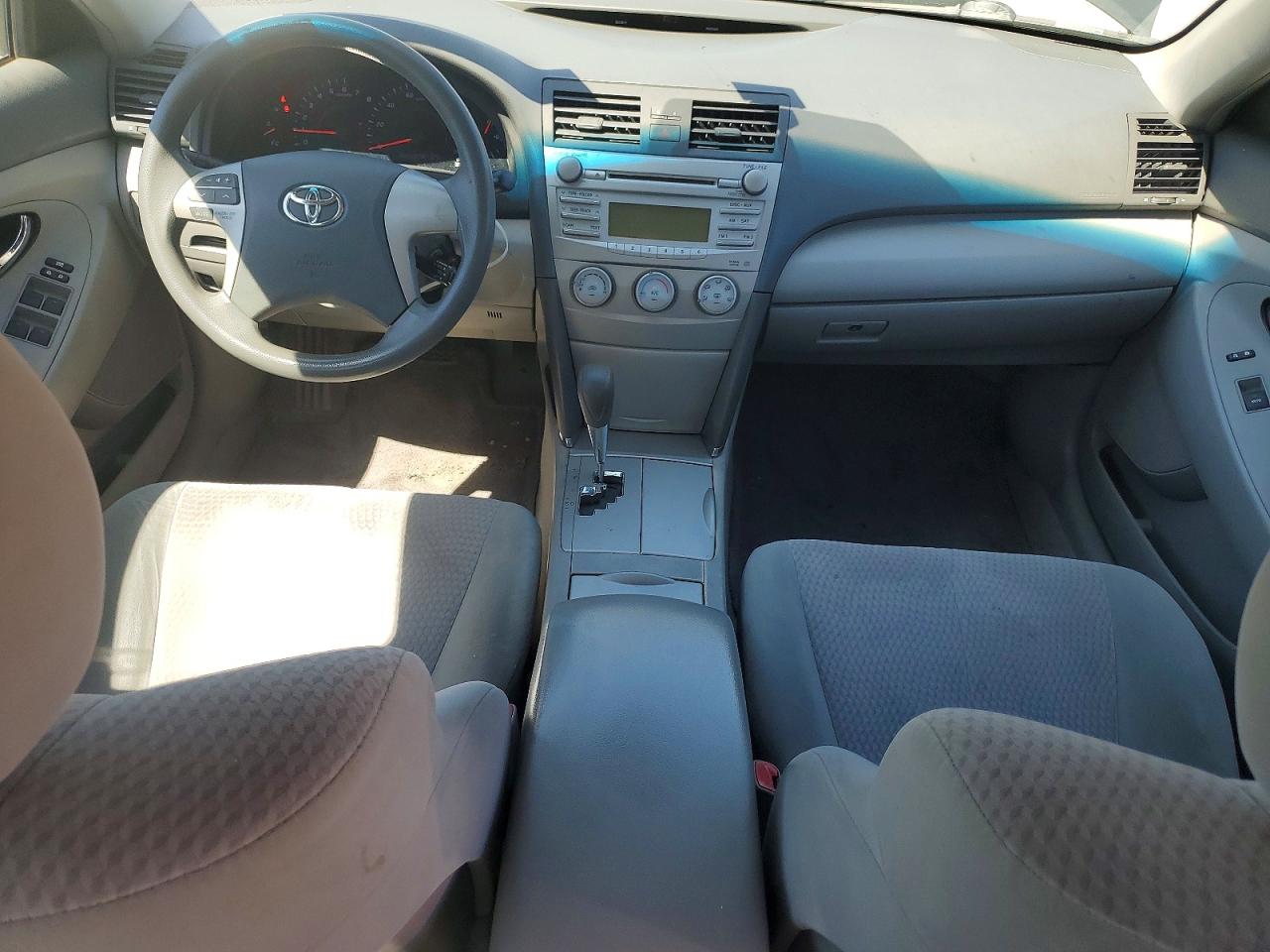 2011 TOYOTA CAMRY LE photo 8