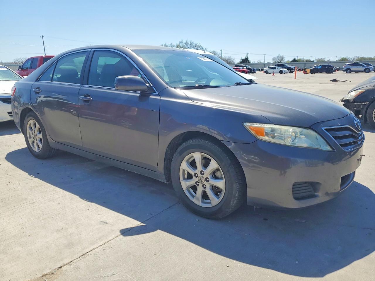 2011 TOYOTA CAMRY LE photo 4