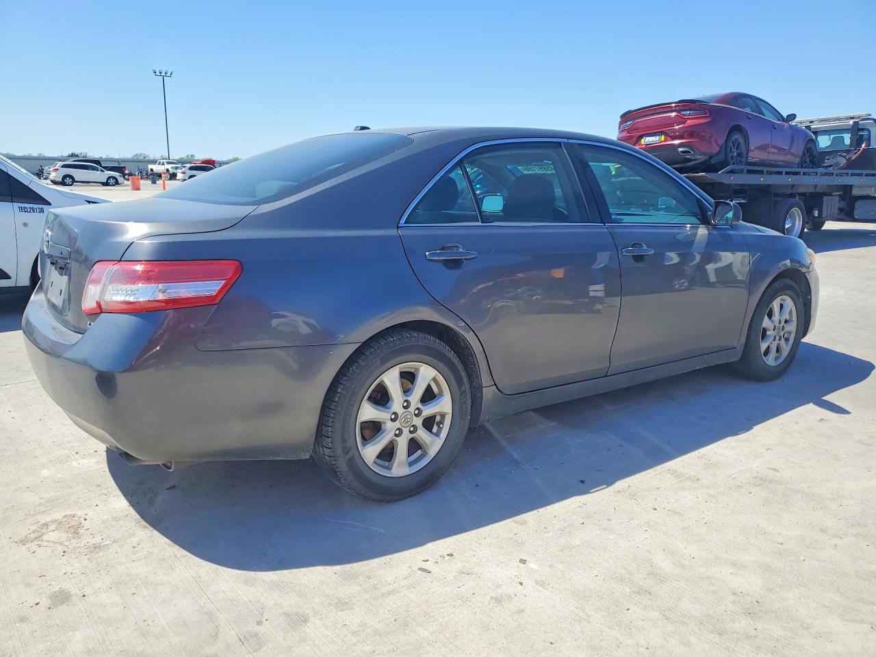 2011 TOYOTA CAMRY LE photo 3