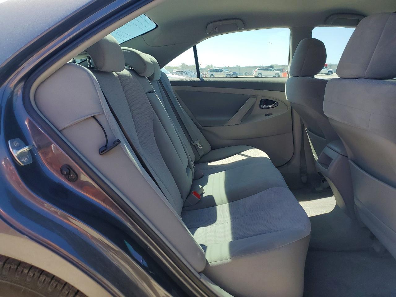 2011 TOYOTA CAMRY LE photo 10